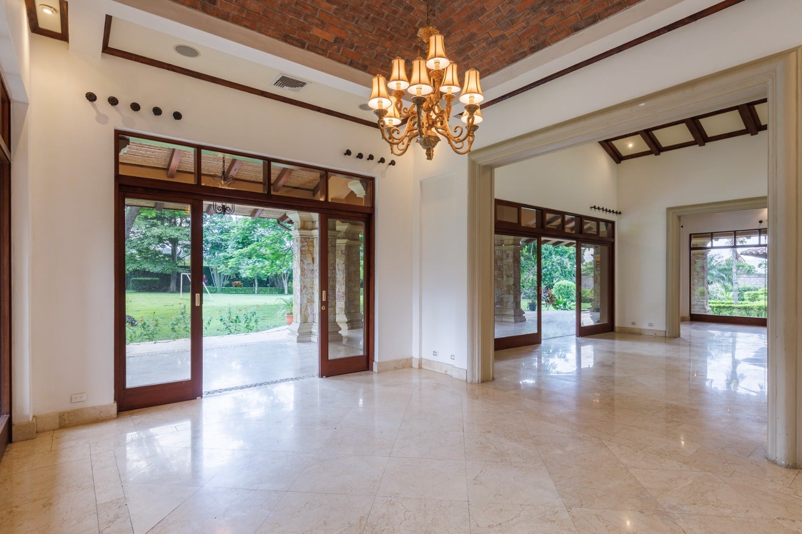 Villa Plazoleta single level luxury home — photo 4 of 6
