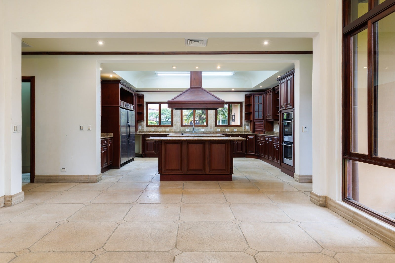Villa Plazoleta single level luxury home — photo 5 of 6