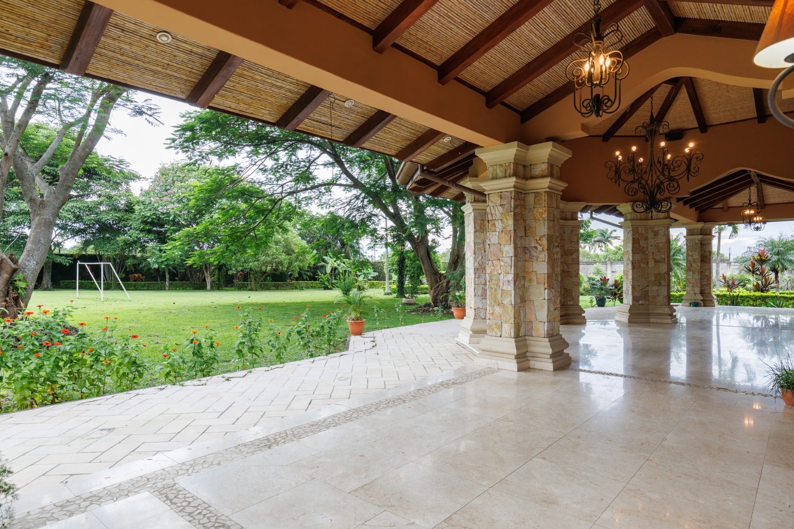 Villa Plazoleta single level luxury home — photo 6 of 6