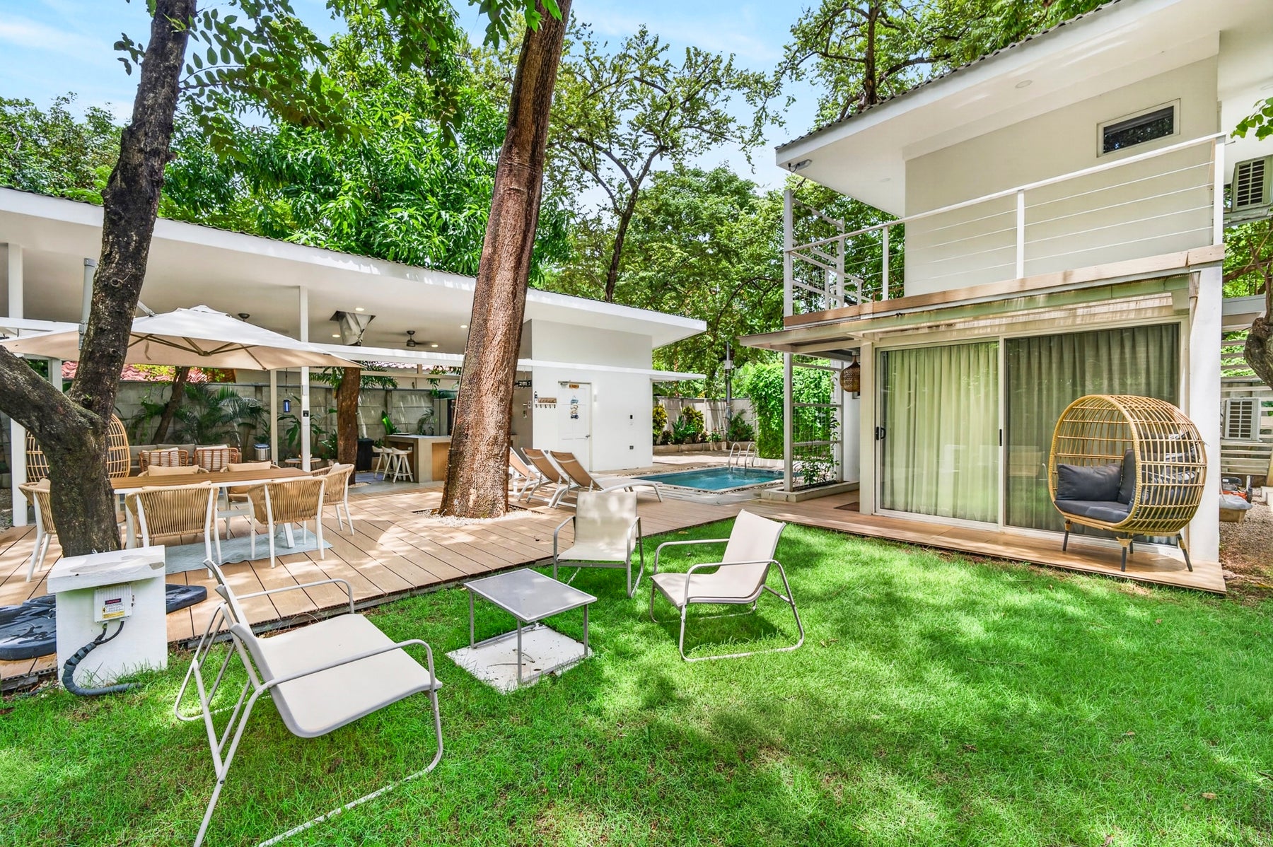 Tropical Modern Beach Home in Surfside — photo 3 of 19