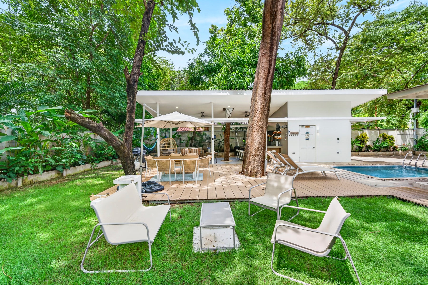 Tropical Modern Beach Home in Surfside — photo 4 of 19
