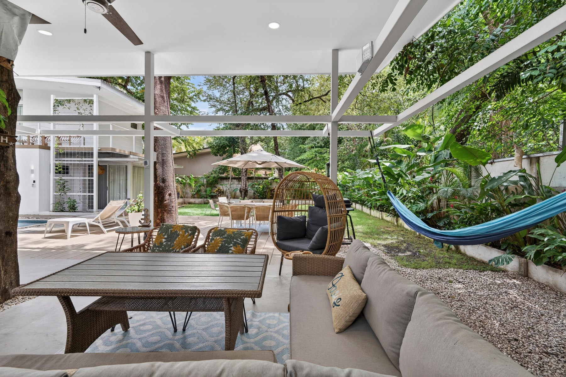 Tropical Modern Beach Home in Surfside — photo 14 of 19