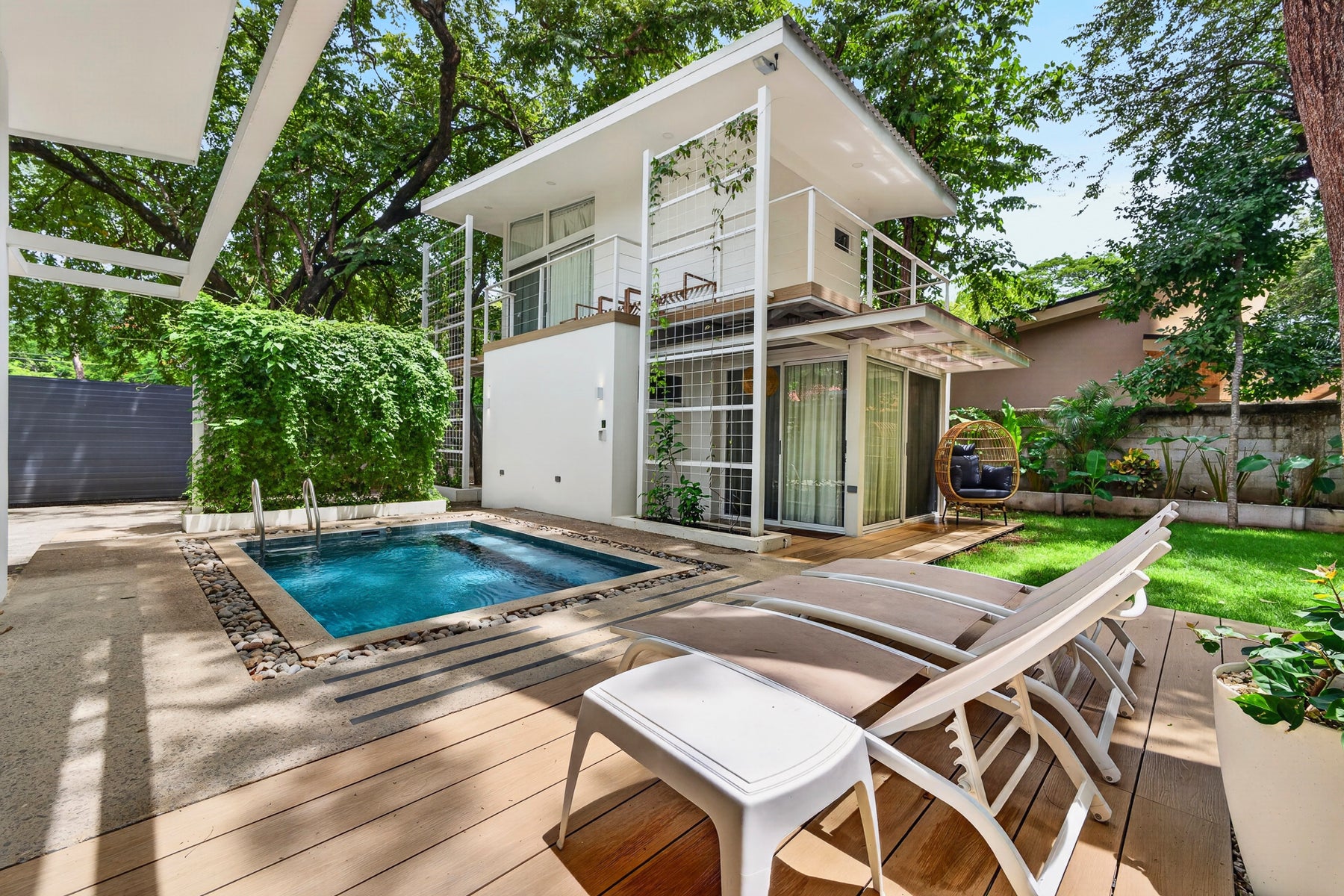 Tropical Modern Beach Home in Surfside — photo 8 of 19