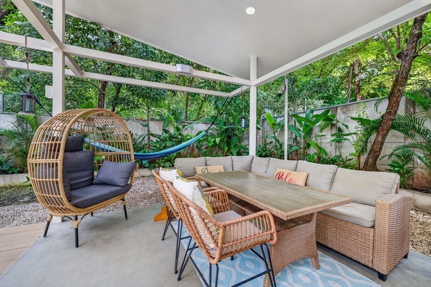 Tropical Modern Beach Home in Surfside — photo 15 of 19