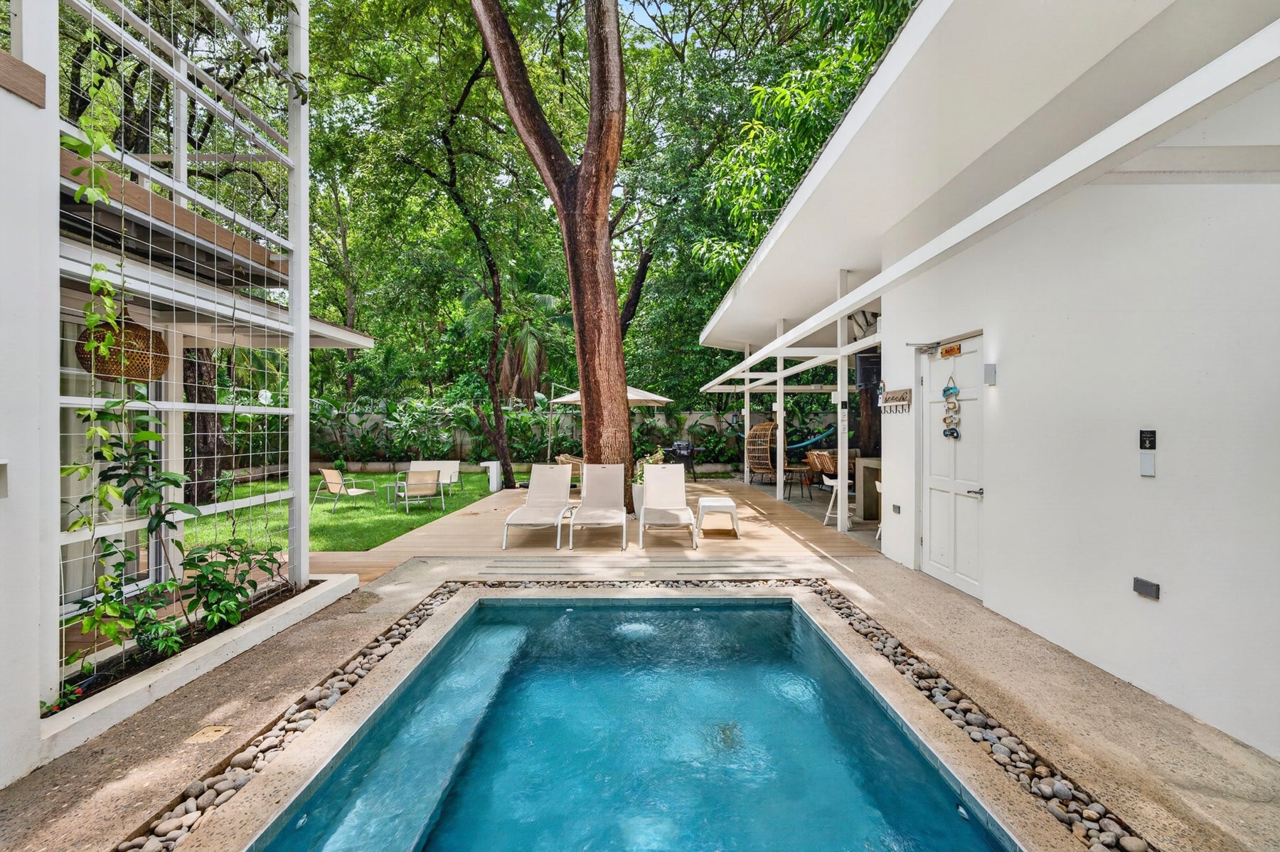 Tropical Modern Beach Home in Surfside — photo 10 of 19