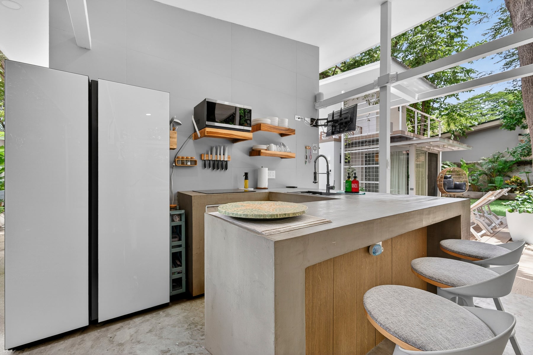 Tropical Modern Beach Home in Surfside — photo 13 of 19