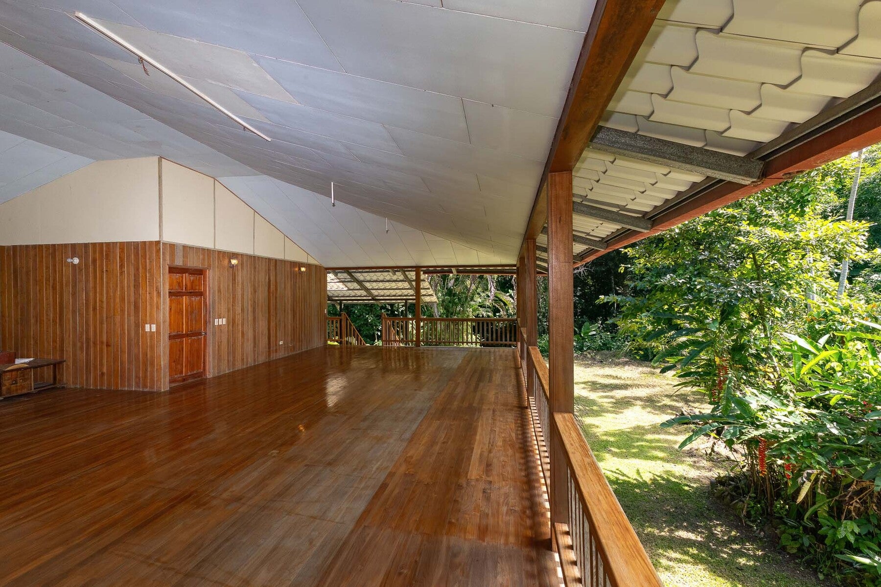 Tropical Riverfront Paradise — photo 19 of 19
