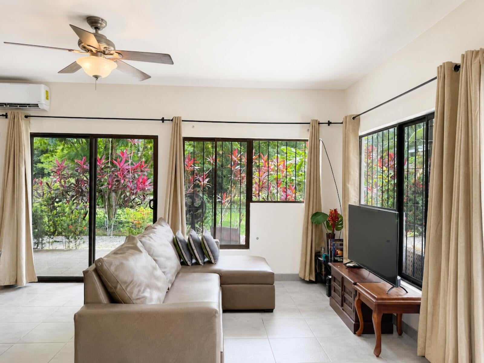 Poolside Condo Fully Furnished, Quepos, Quepos, Manuel Antonio, Quepo S, Quepos, Puntarenas, Costa Rica 60504