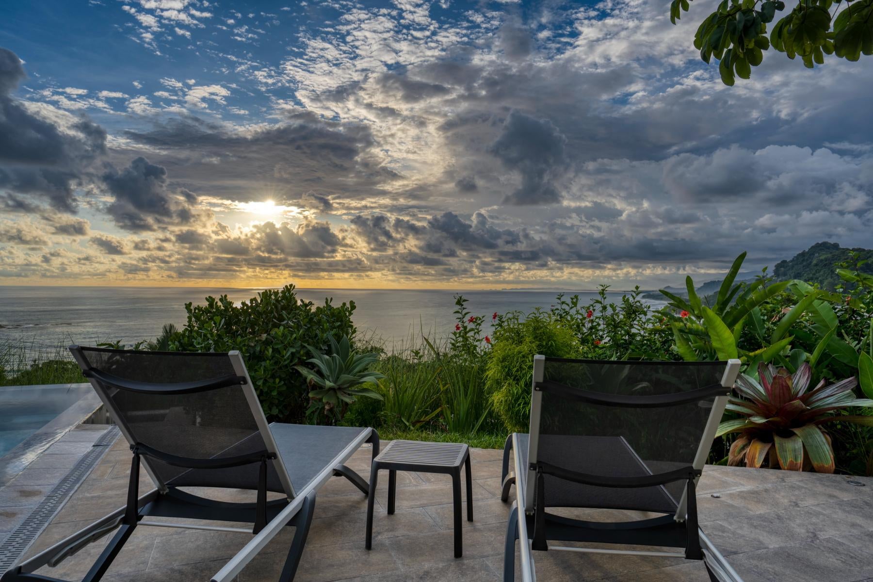 Beach House with Year Round Sunsets, Dominicalito, Dominicalito, Dominical, Bahia Ballena, Osa, Puntarenas, Costa Rica 60504