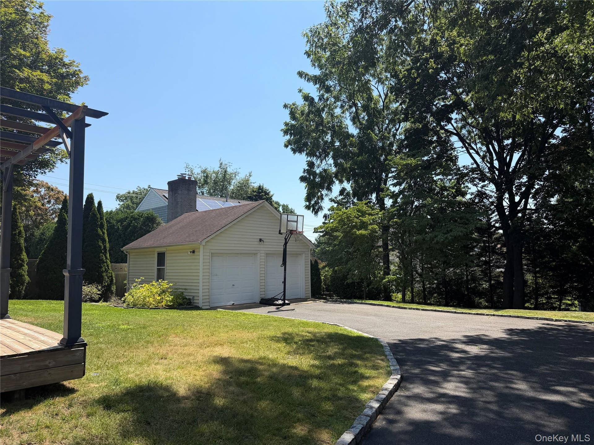13 Walnut Street, Glen Head, NY 11545 13 Walnut Street, Glen Head, NY 11545