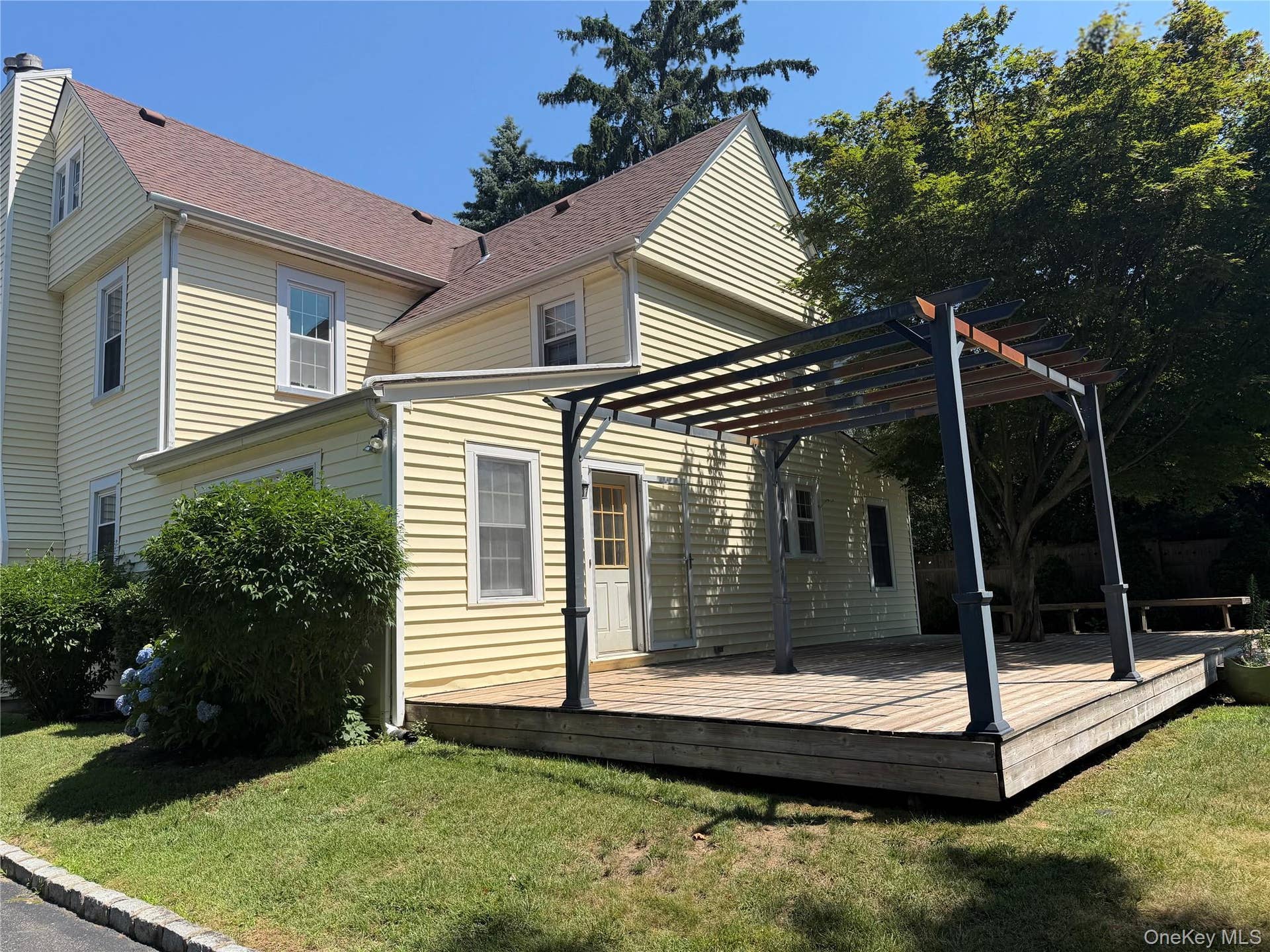 13 Walnut Street, Glen Head, NY 11545 13 Walnut Street, Glen Head, NY 11545