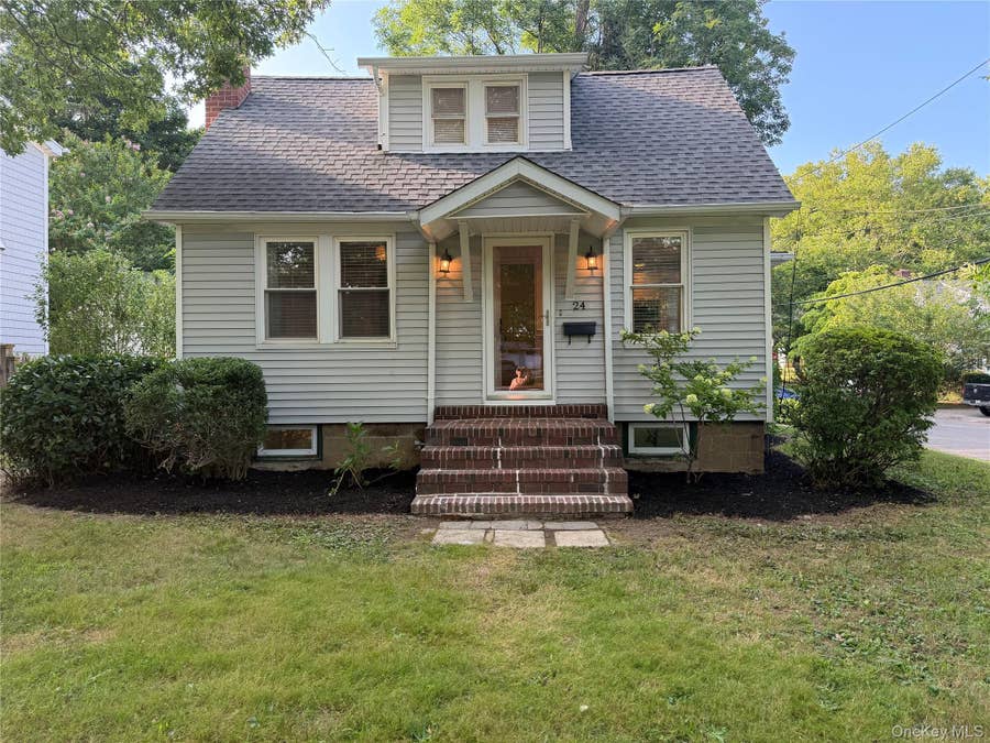 Property photo for 24 8th Avenue, Sea Cliff, NY