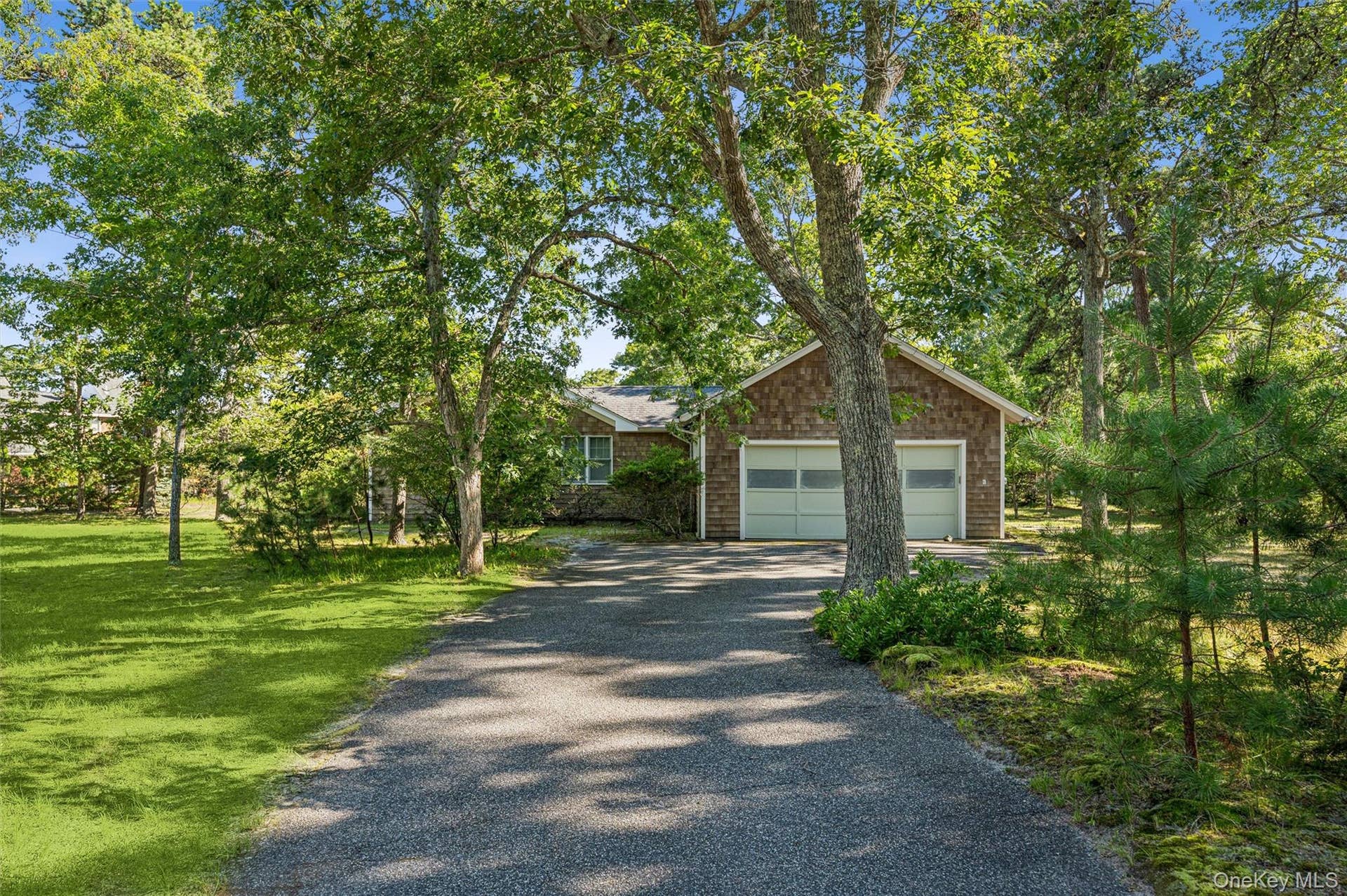 172 E Bay Avenue, Hampton Bays, NY 11946 172 E Bay Avenue, Hampton Bays, NY 11946