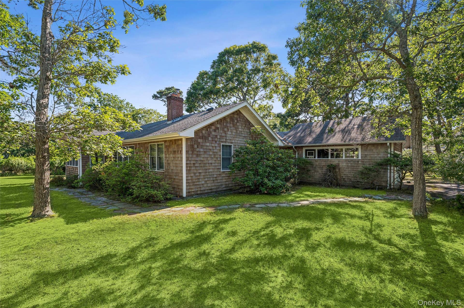 172 E Bay Avenue, Hampton Bays, NY 11946 172 E Bay Avenue, Hampton Bays, NY 11946