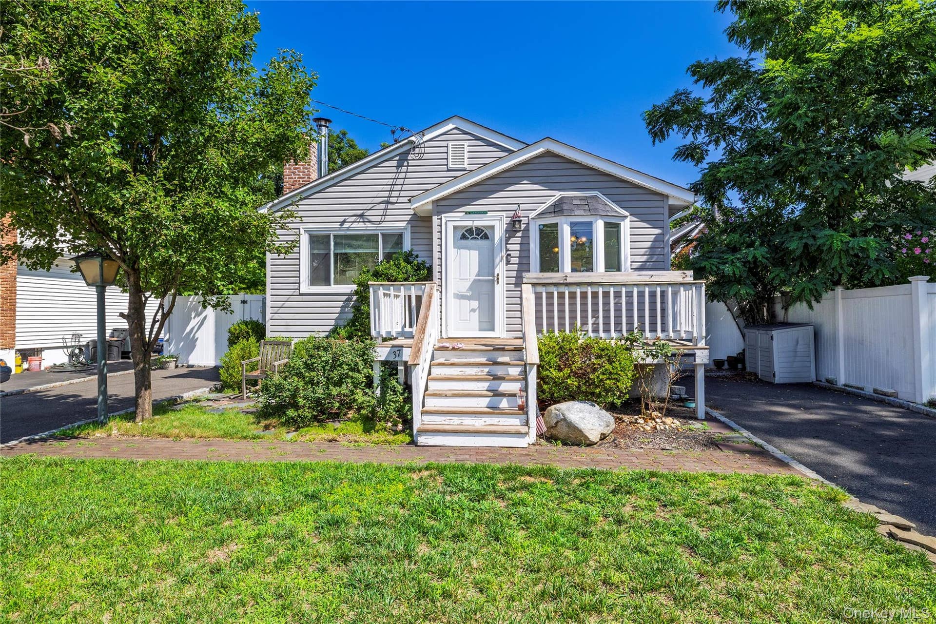 37 Hickory Road, Bayville, NY 11709 37 Hickory Road, Bayville, NY 11709