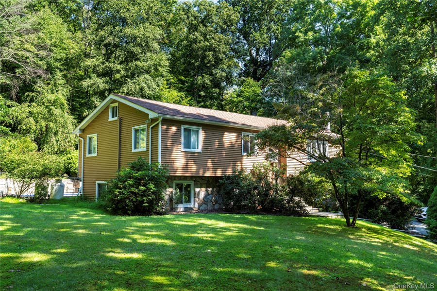 Property photo for 137 Shore Drive, Putnam Valley, NY
