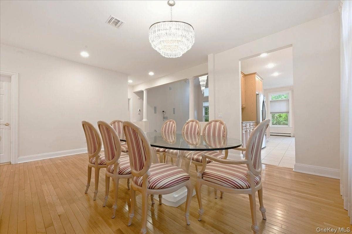 15 Overlook, Port Washington, NY 11050 Dining Room