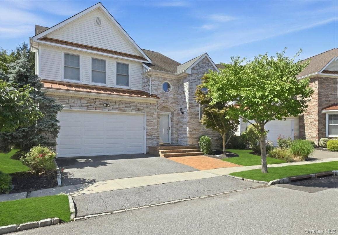 15 Overlook, Port Washington, NY 11050 15 Overlook, Port Washington, NY 11050