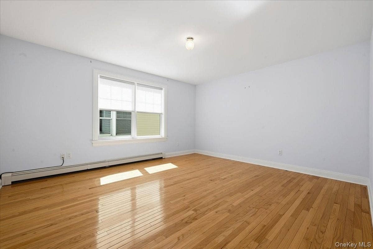 15 Overlook, Port Washington, NY 11050 Bedroom
