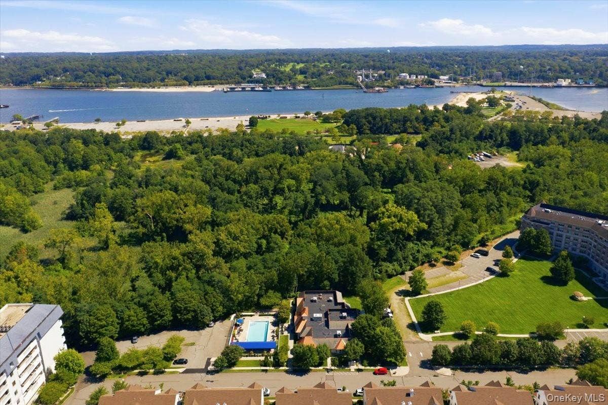 15 Overlook, Port Washington, NY 11050 Aerial View