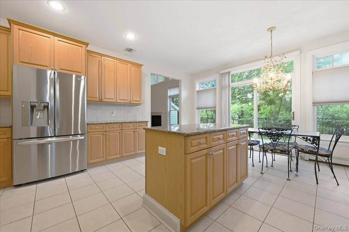 15 Overlook, Port Washington, NY 11050 Kitchen