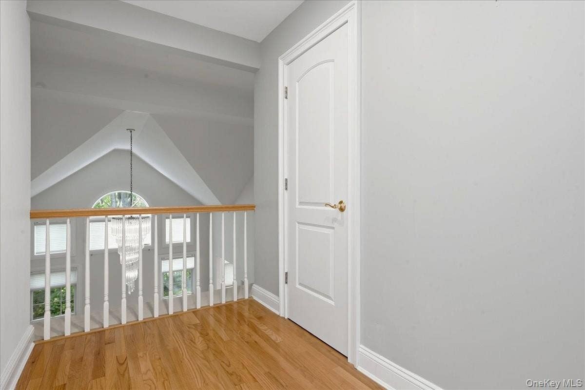 15 Overlook, Port Washington, NY 11050 Loft