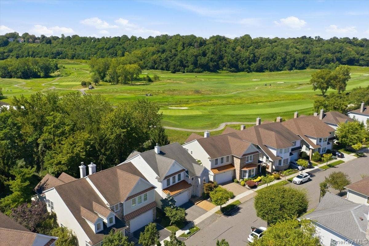 15 Overlook, Port Washington, NY 11050 Aerial View
