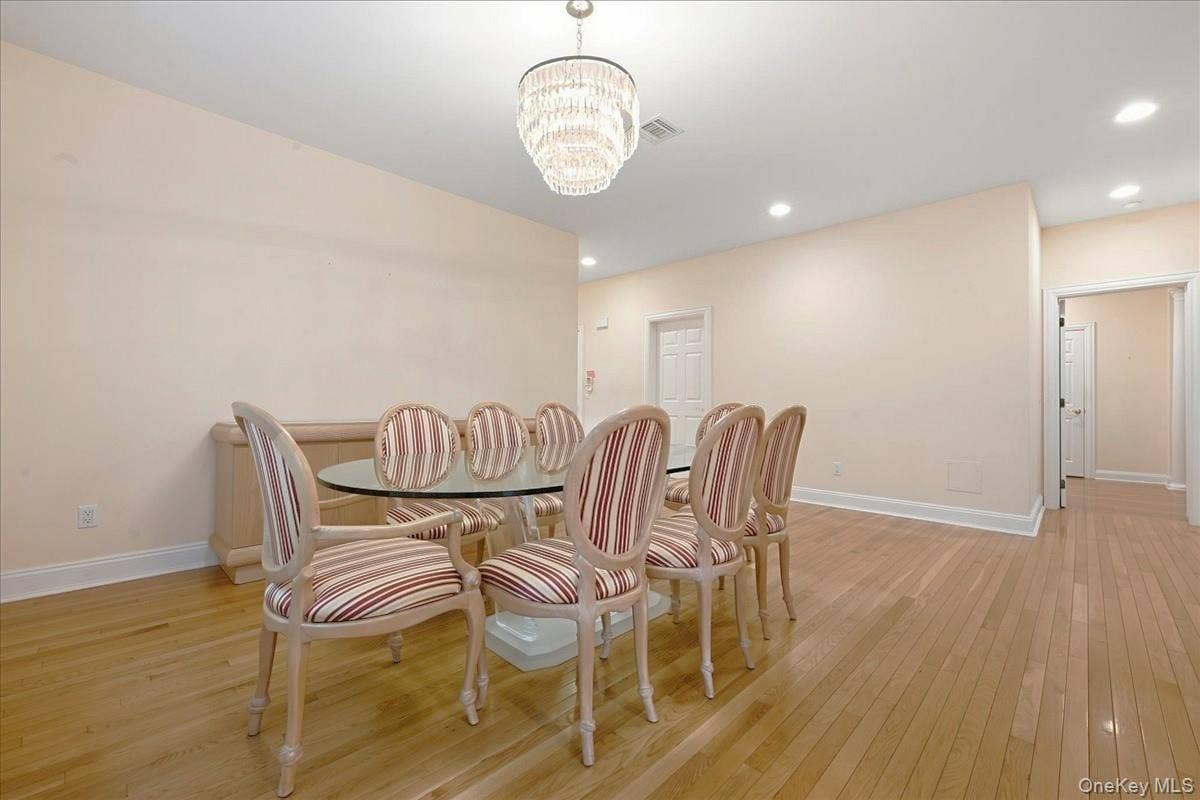 15 Overlook, Port Washington, NY 11050 Dining Room