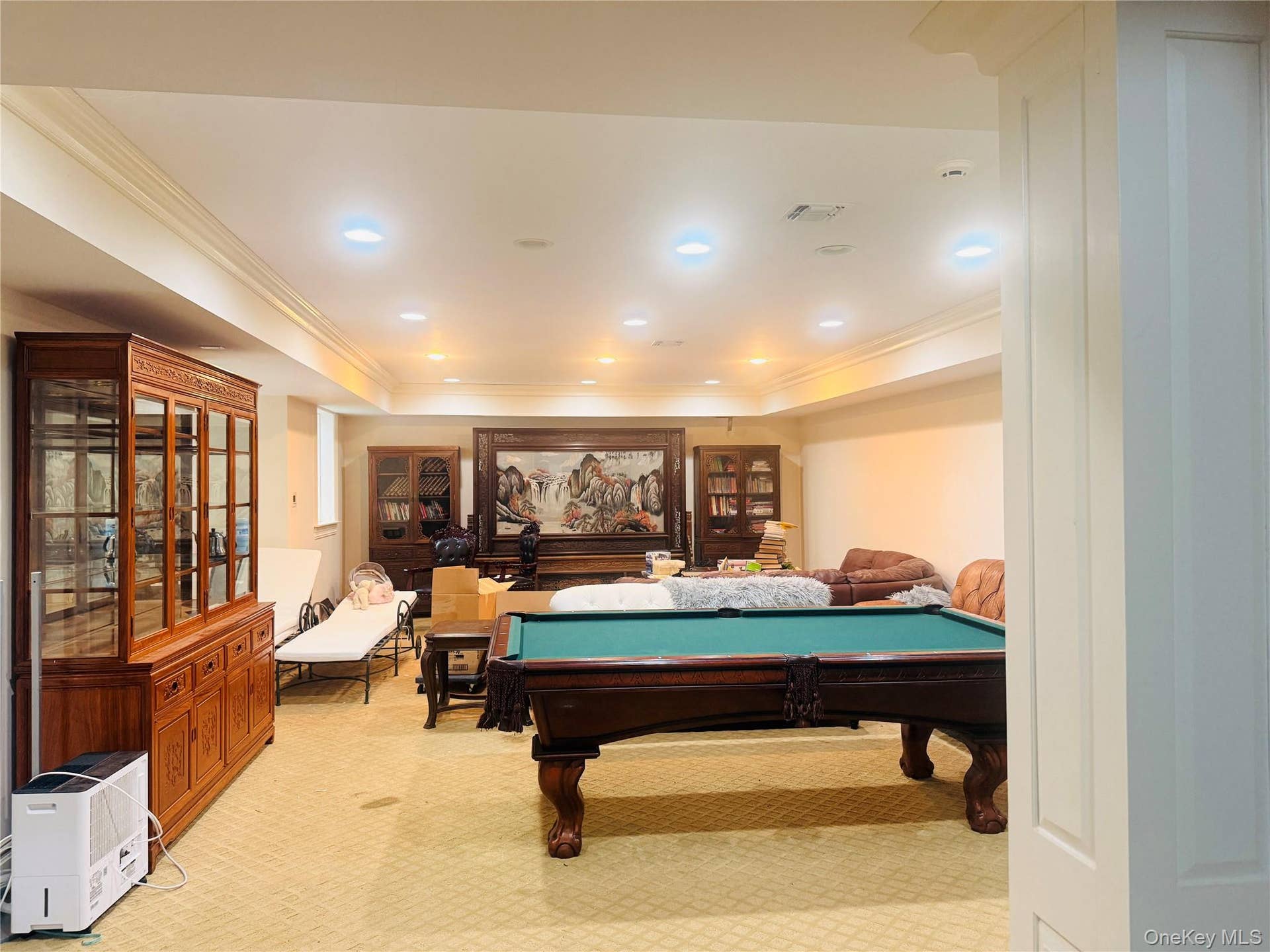22 Evans Drive, Glen Head, NY 11545 Bar