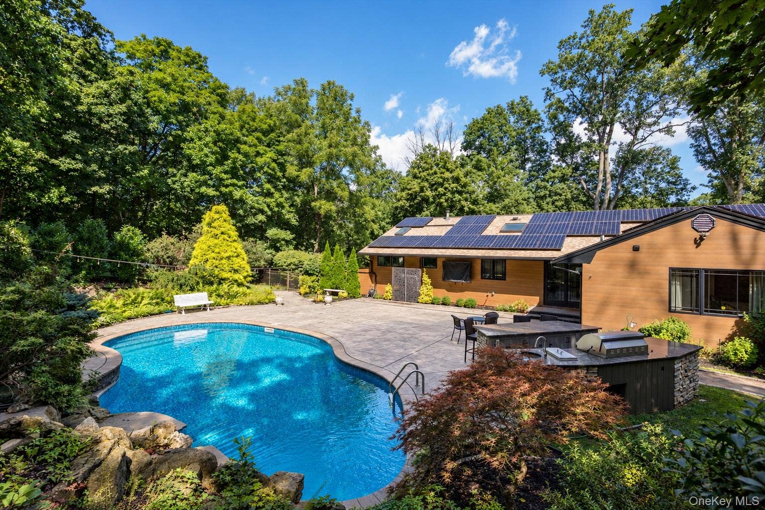 6 Tanyard Lane, Huntington, NY 11743