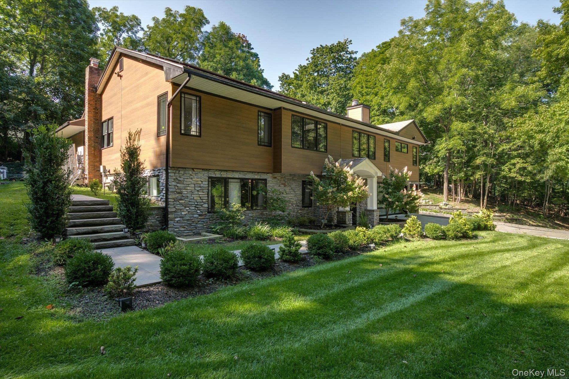 6 Tanyard Lane, Huntington, NY 11743