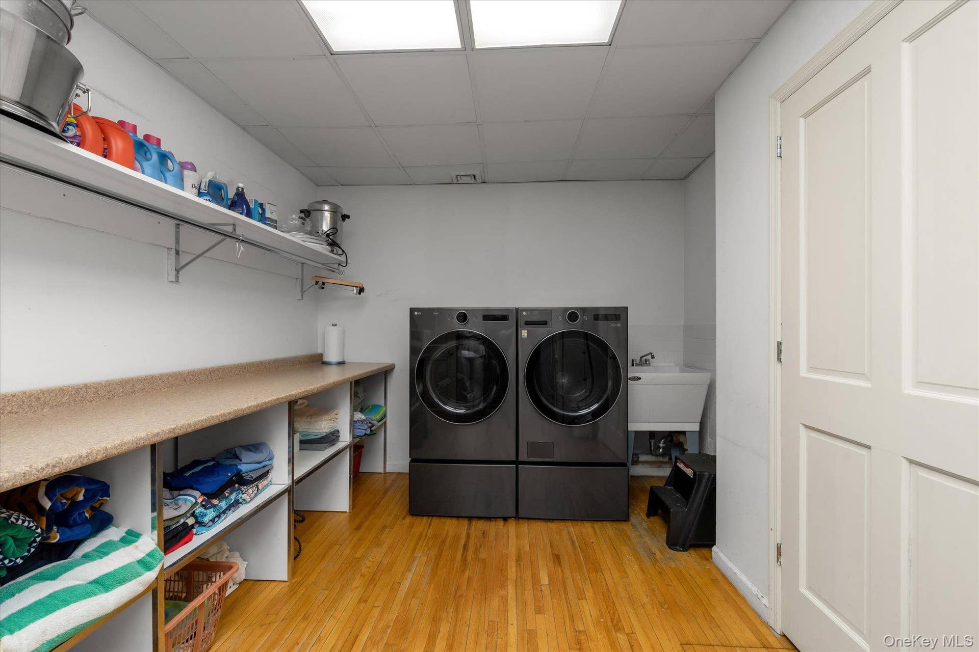 224 Beverly Road, Douglaston, NY 11363 Laundry