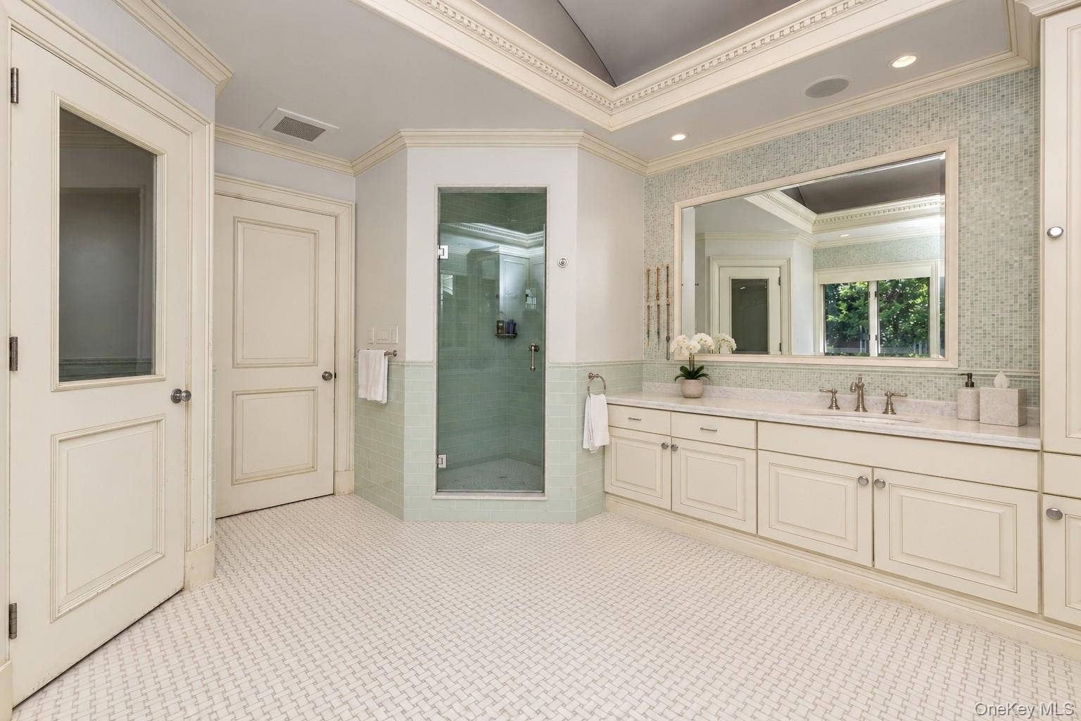 224 Beverly Road, Douglaston, NY 11363 Primary Bathroom