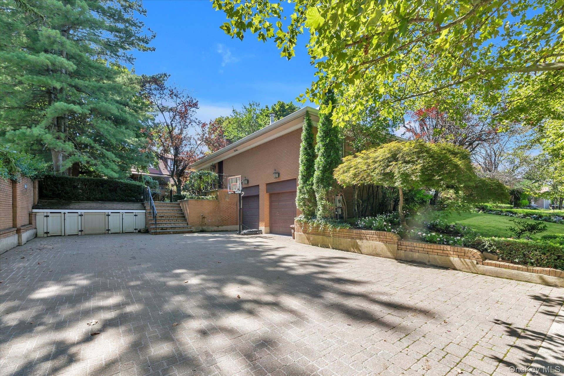 224 Beverly Road, Douglaston, NY 11363 Large Driveway