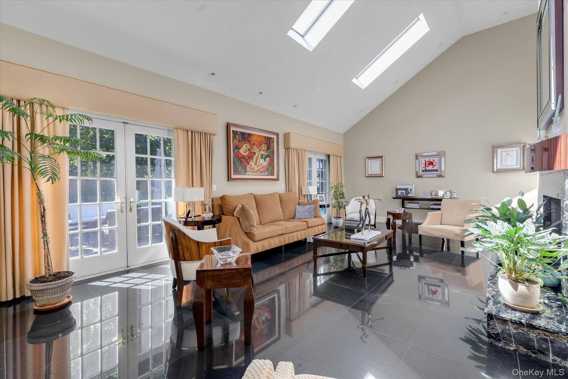 224 Beverly Road, Douglaston, NY 11363 Living Room