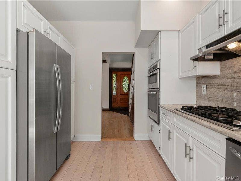 39 12th Avenue, Sea Cliff, NY 11579 39 12th Avenue, Sea Cliff, NY 11579