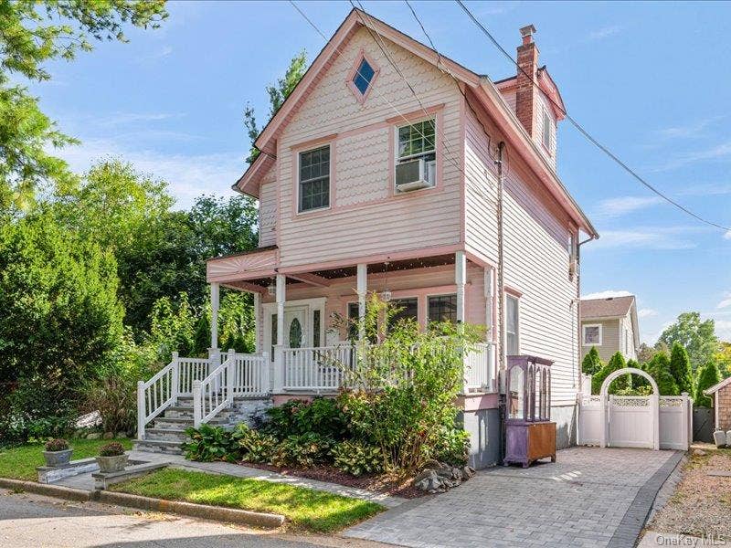 39 12th Avenue, Sea Cliff, NY 11579 39 12th Avenue, Sea Cliff, NY 11579