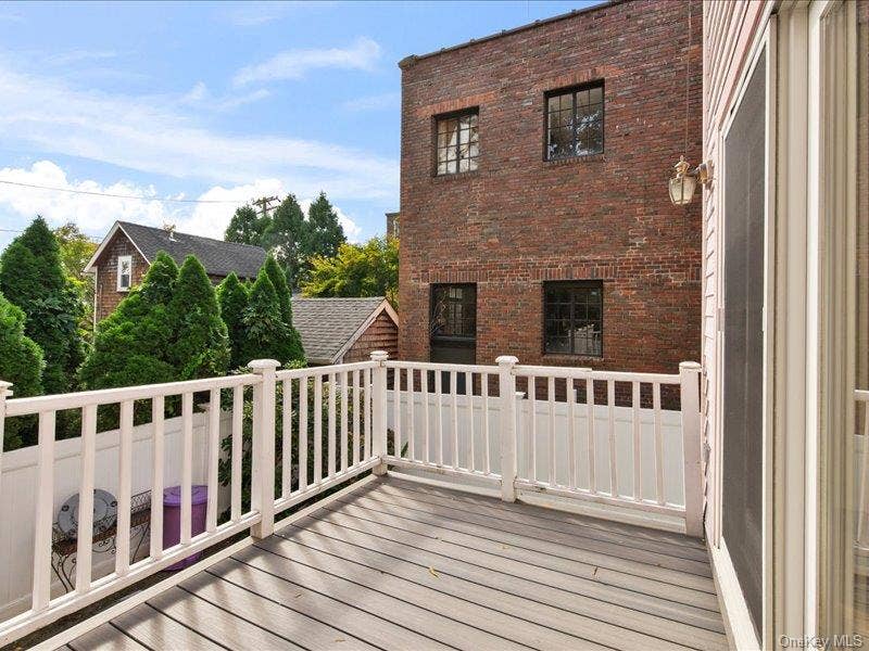 39 12th Avenue, Sea Cliff, NY 11579 Rear deck