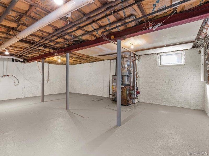 39 12th Avenue, Sea Cliff, NY 11579 Full unfinished basement with utilities.