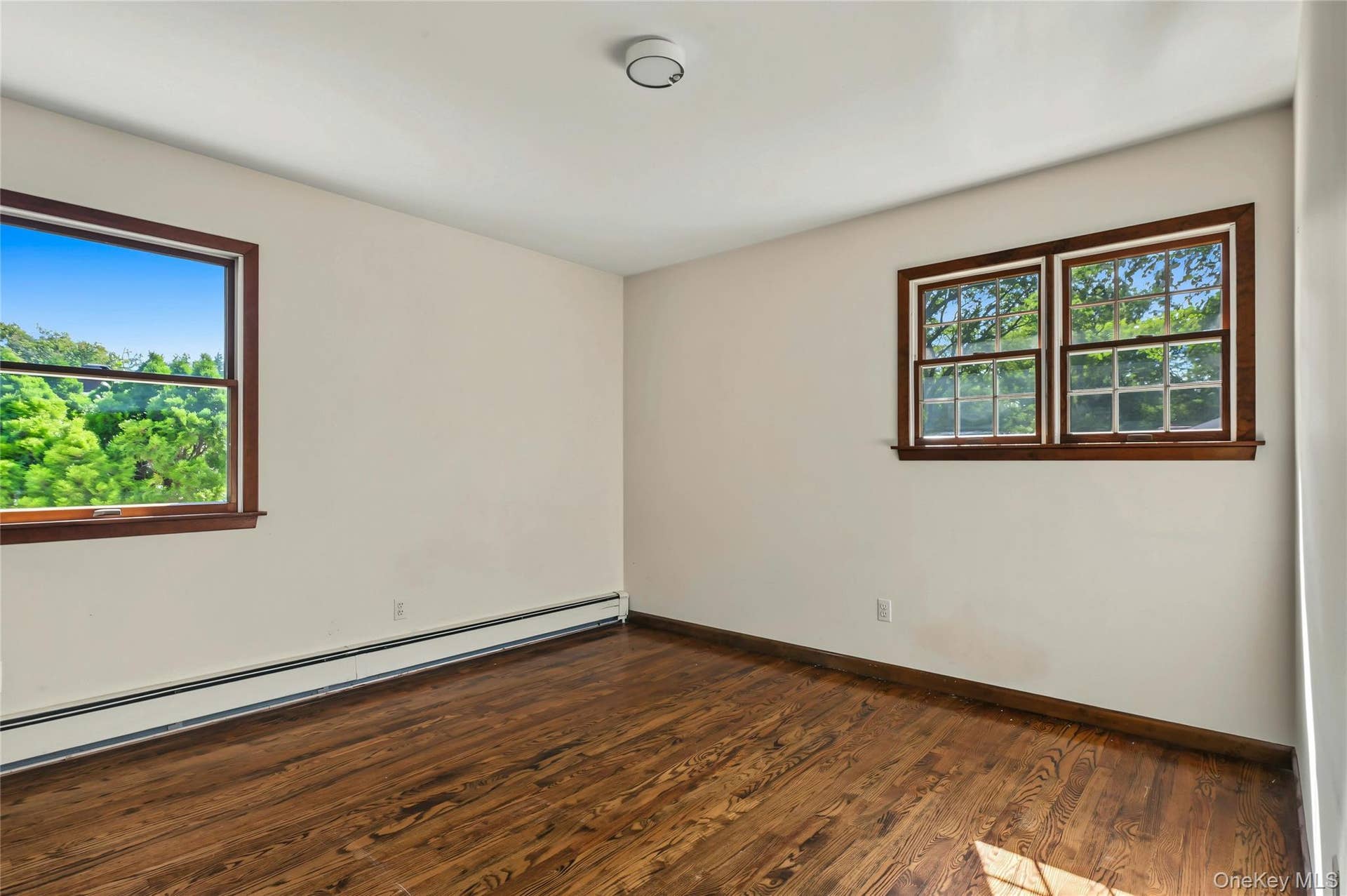 76 Hernan Avenue, Locust Valley, NY 11560 Bedroom