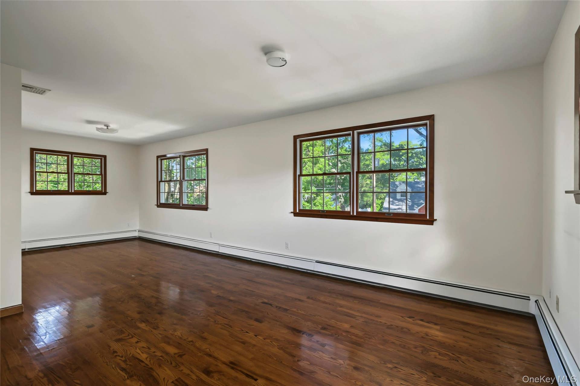 76 Hernan Avenue, Locust Valley, NY 11560 Dining Area