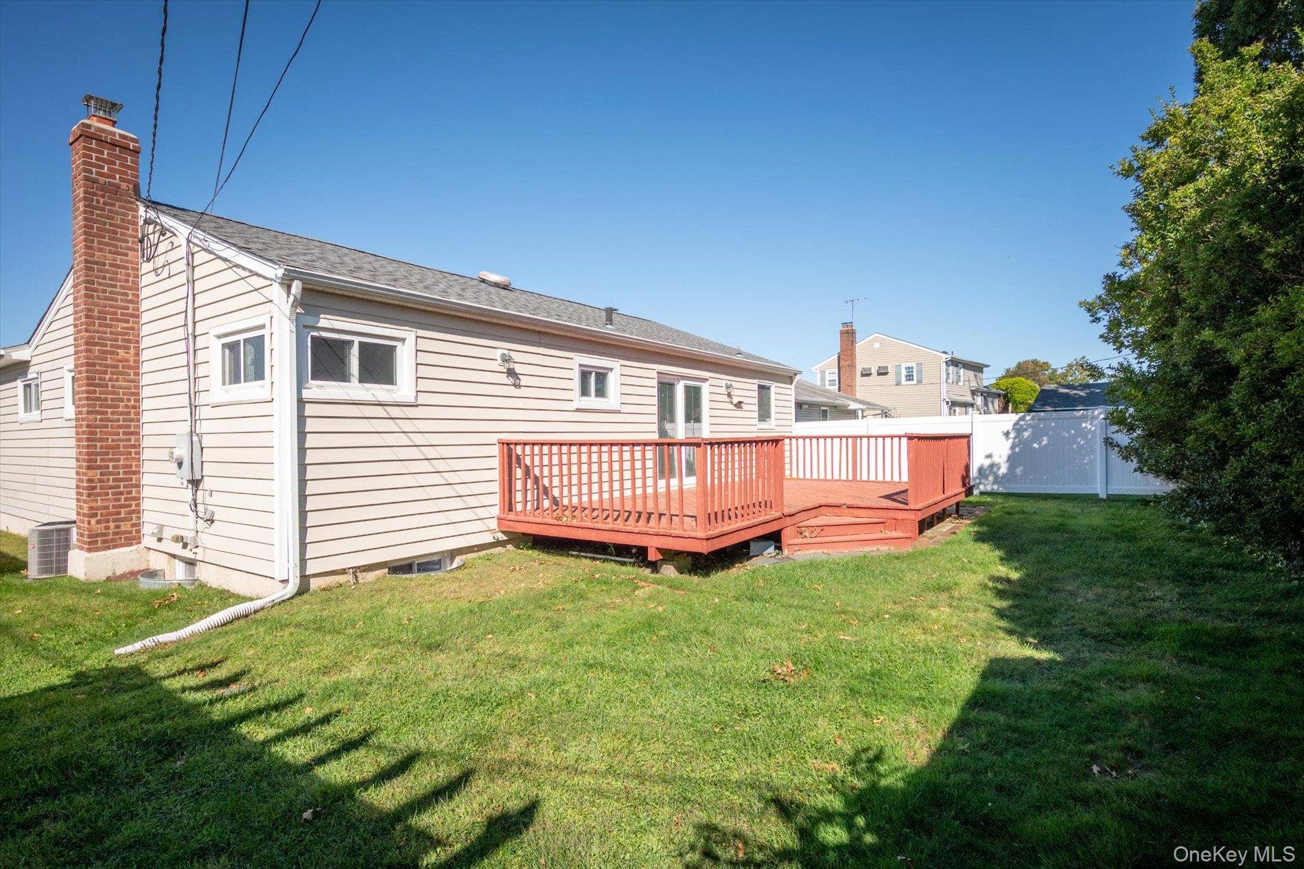 46 Hunter Lane, Hicksville, NY 11801
