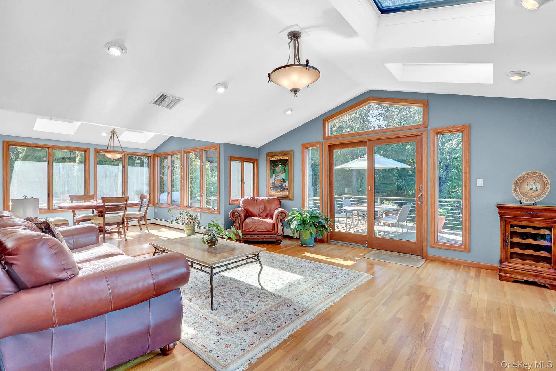 9 Shipyard Lane, Setauket, NY 11733 vaulted ceiling