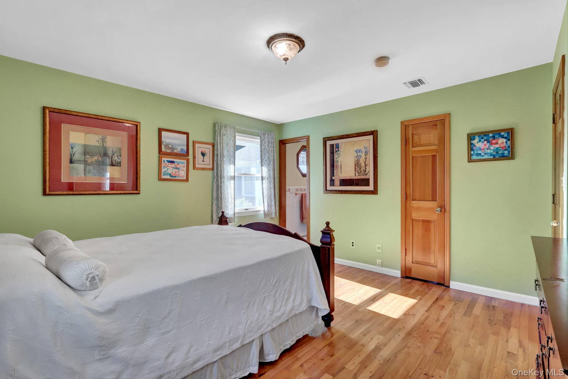 9 Shipyard Lane, Setauket, NY 11733 first floor with full bath