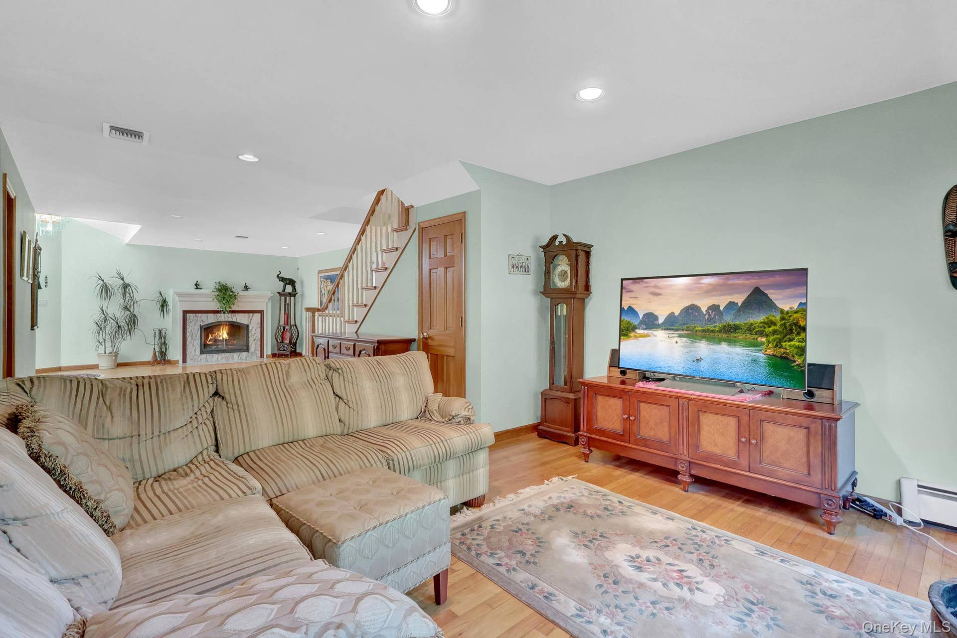 9 Shipyard Lane, Setauket, NY 11733 Den