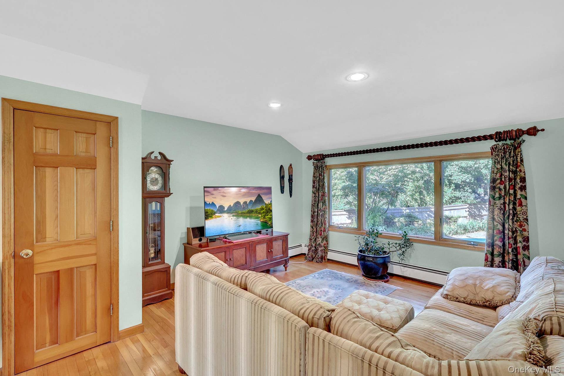 9 Shipyard Lane, Setauket, NY 11733 Den