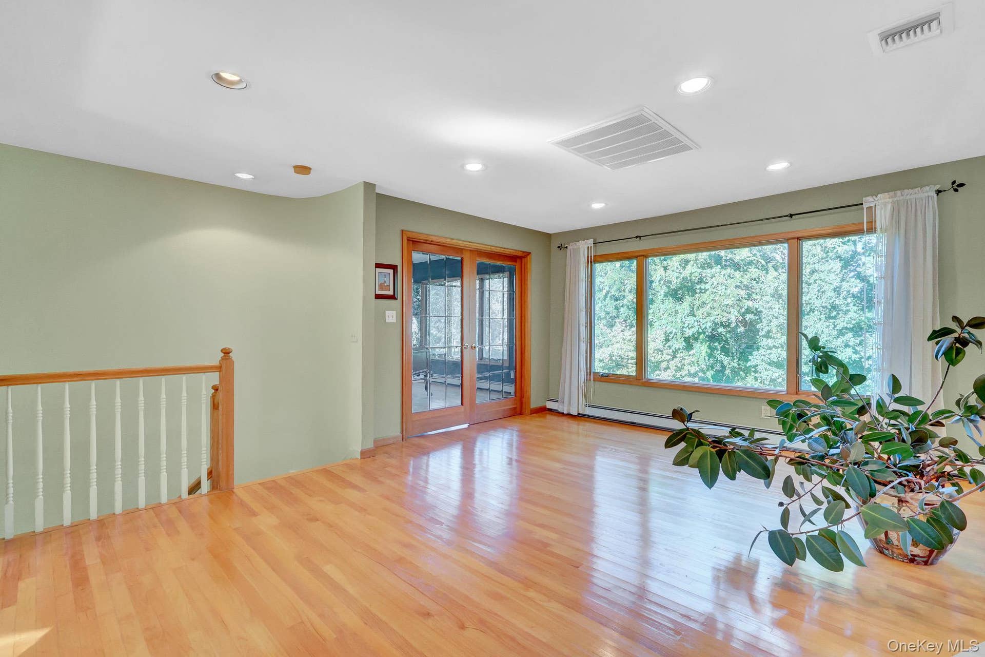 9 Shipyard Lane, Setauket, NY 11733 2nd floor landing