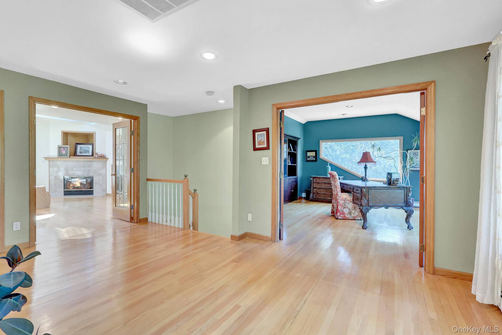 9 Shipyard Lane, Setauket, NY 11733 second floor landing room
