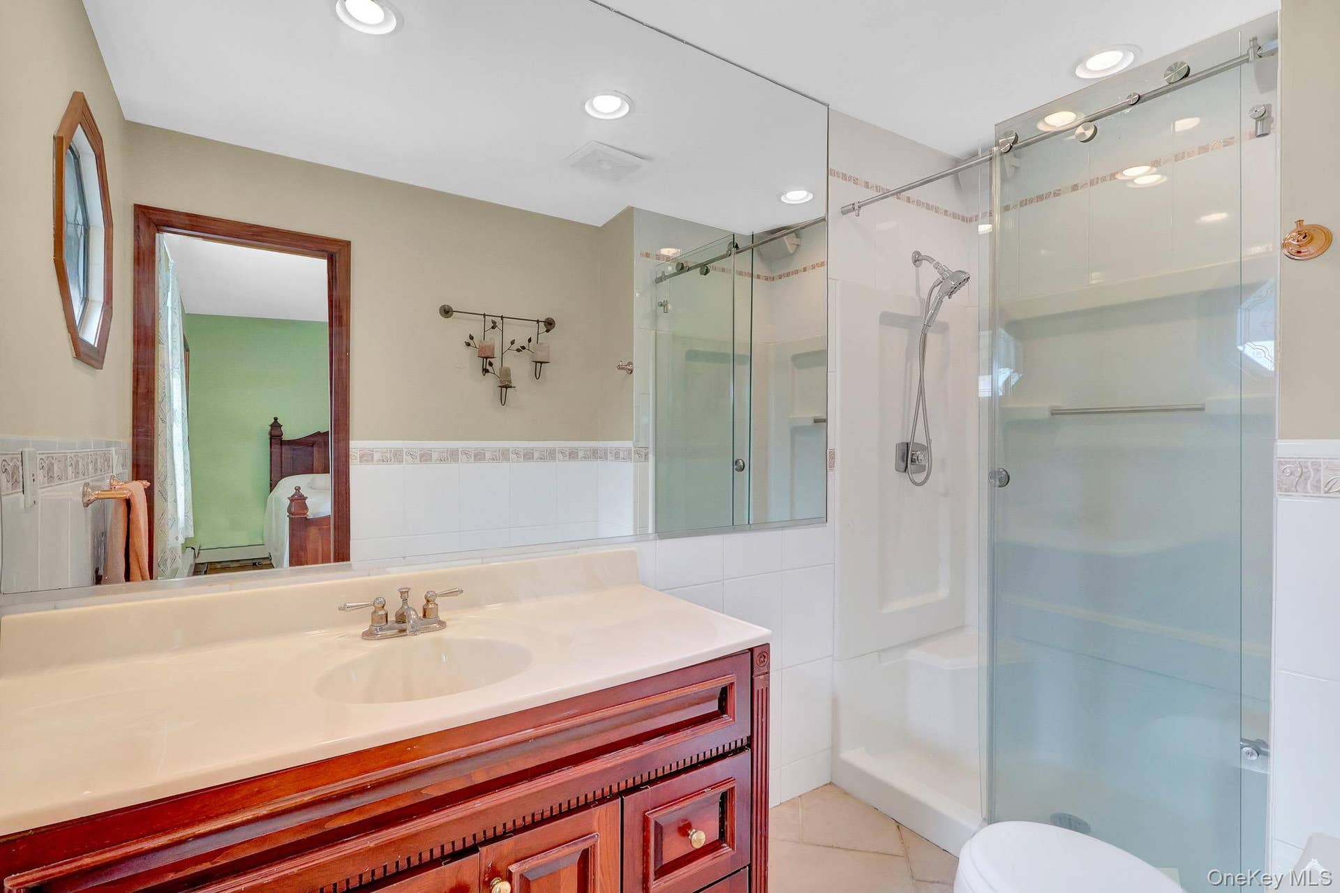 9 Shipyard Lane, Setauket, NY 11733 ensuite bath on first floor