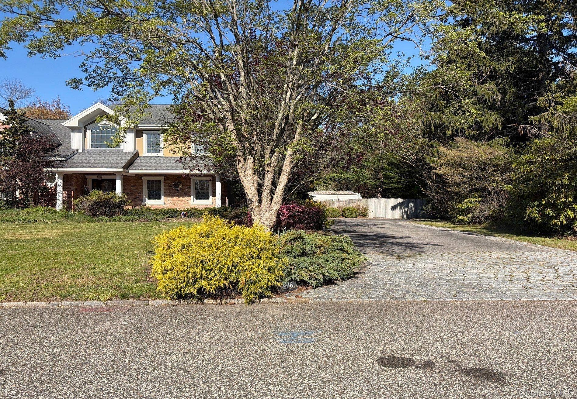 906 Thompson Drive, Bay Shore, NY 11706 906 Thompson Drive, Bay Shore, NY 11706